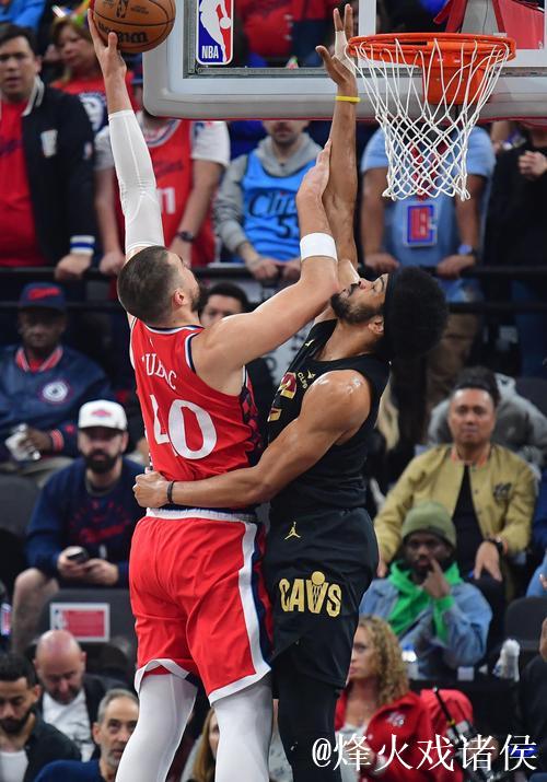 祖巴茨出战33分钟贡献6分13篮板2助攻1盖帽 祖巴茨出战33分钟贡献6分13篮板2助攻1盖帽