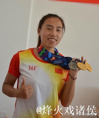 “残奥冠军手语求婚女友,暖心时刻感动众人” “残奥冠军手语求婚女友,暖心时刻感动众人”